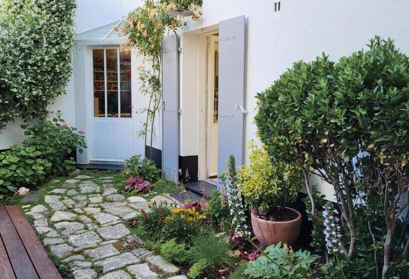 بنسيون La Martinoise Garden