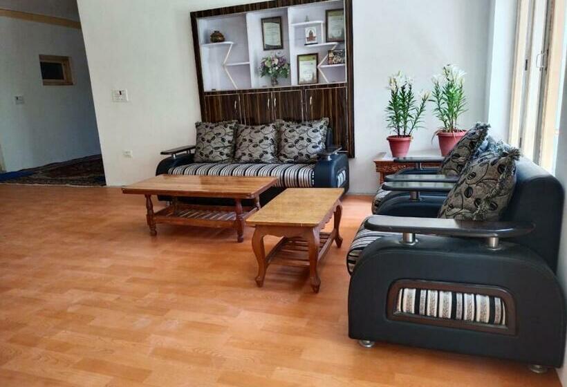 Pensão La Tsas Guest House