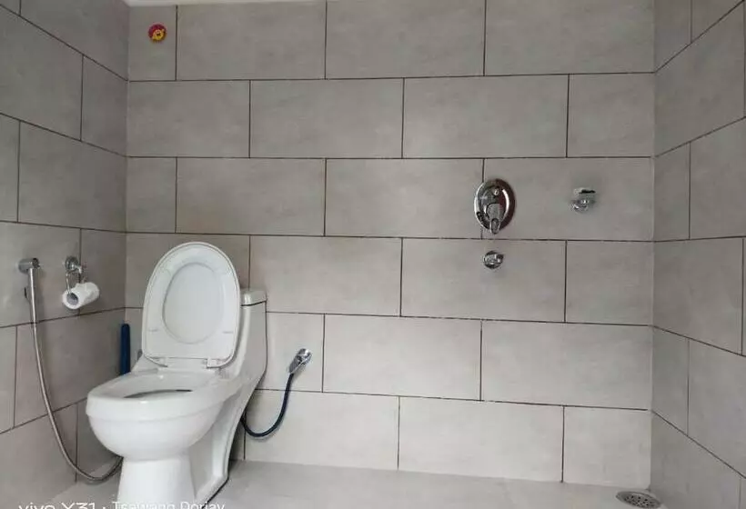 ペンション La Tsas Guest House