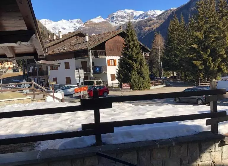 Ampio Monolocale In Centro Champoluc