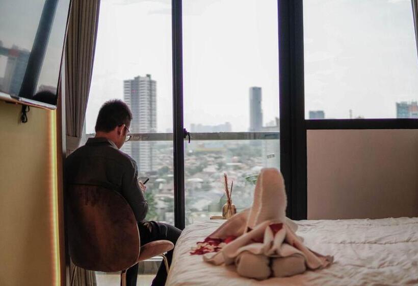 Emka Lodge Studio Room The Vertu Apartemen Ciputra World Surabaya