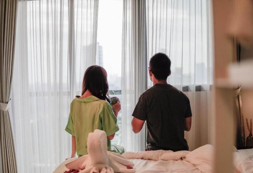 Emka Lodge Studio Room The Vertu Apartemen Ciputra World Surabaya