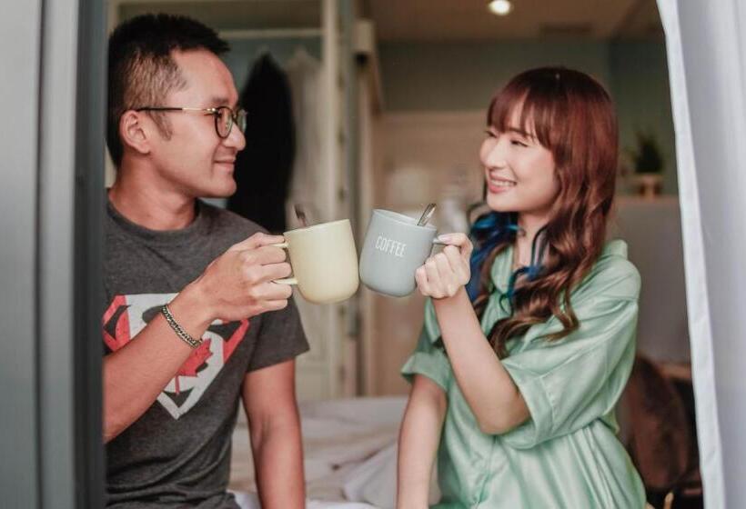 Emka Lodge Studio Room The Vertu Apartemen Ciputra World Surabaya