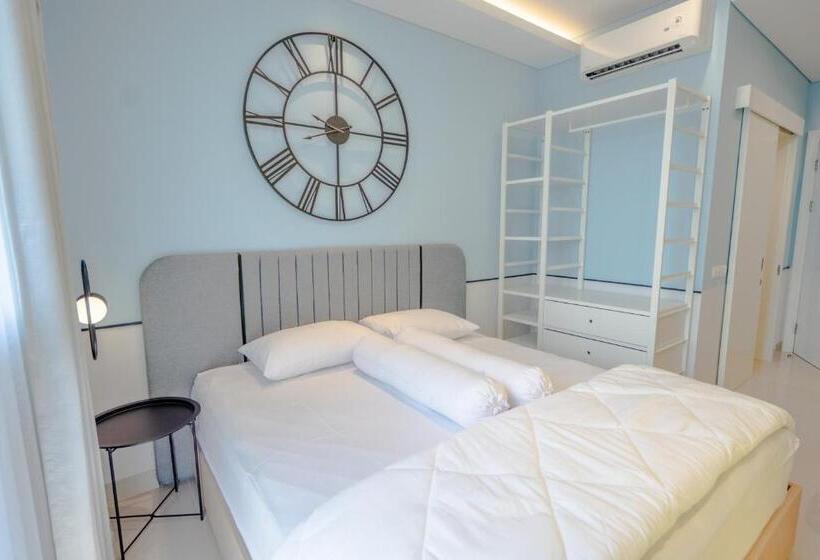 Emka Lodge Studio Room The Vertu Apartemen Ciputra World Surabaya