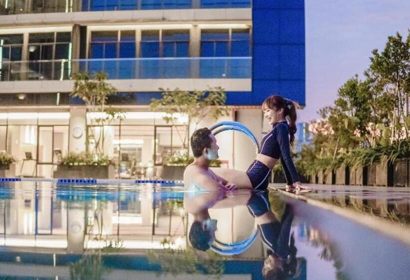 Emka Lodge Studio Room The Vertu Apartemen Ciputra World Surabaya