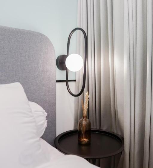 Emka Lodge Studio Room The Vertu Apartemen Ciputra World Surabaya