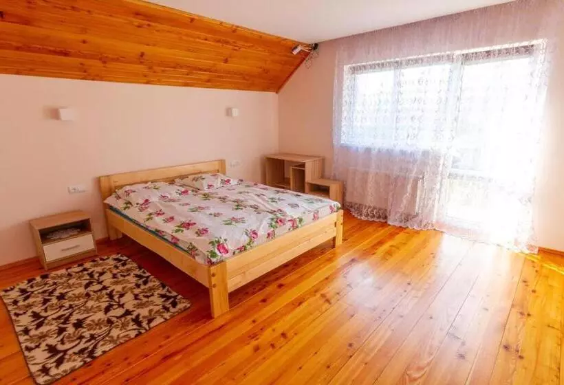 ホテル садиба під лісом