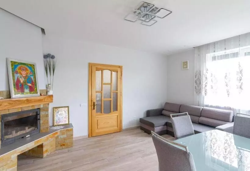 ホテル садиба під лісом