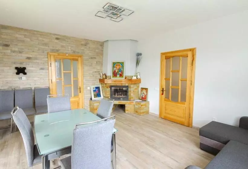 ホテル садиба під лісом