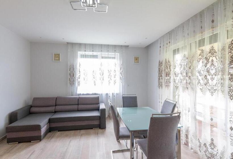 Hotel садиба під лісом