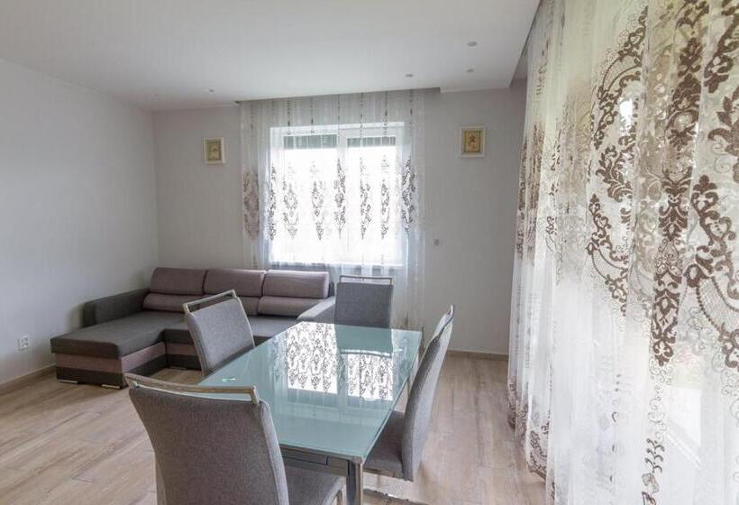 Hotel садиба під лісом