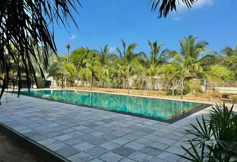 Hotelli The Reef Resort
