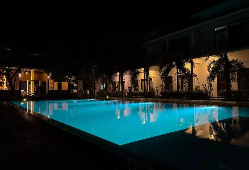 Hotelli The Reef Resort