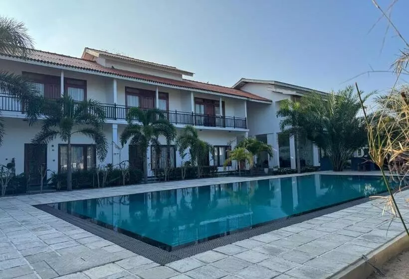 Hotelli The Reef Resort