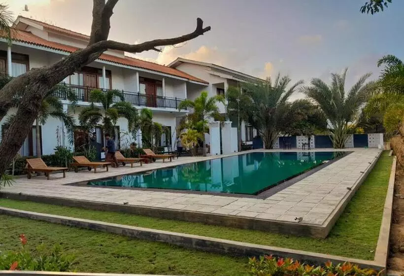 Hotelli The Reef Resort