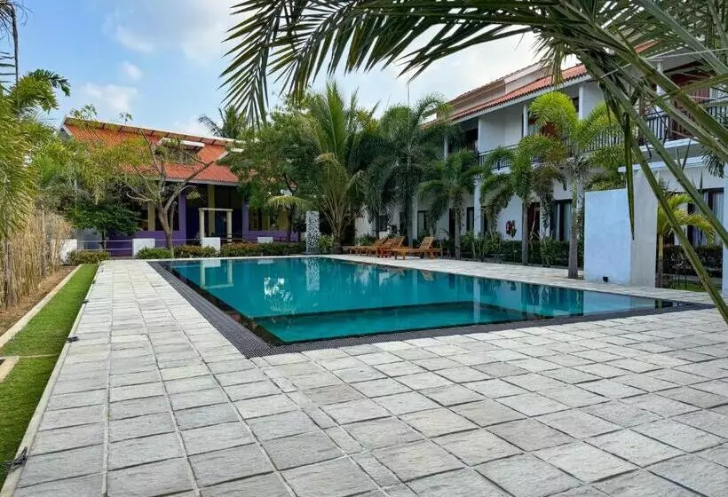 Hotelli The Reef Resort
