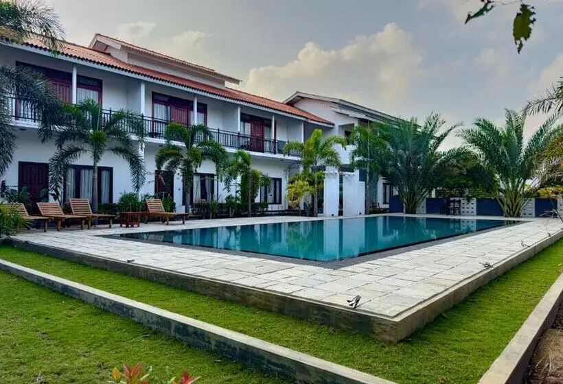 Hotelli The Reef Resort