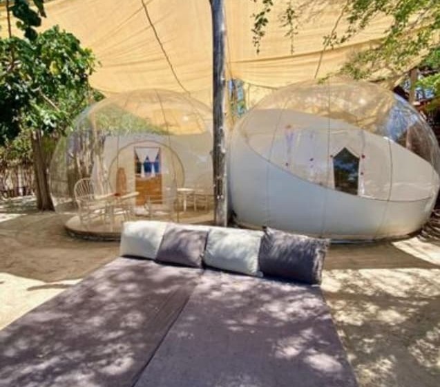 پانسیون Rock And Sea Bubble Lodges