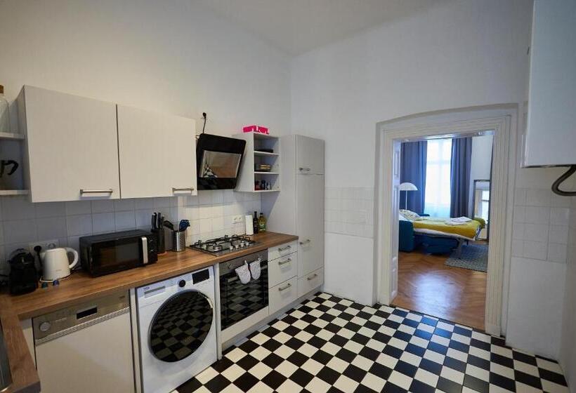 Renovated & Cozy Close To Museumsquartier