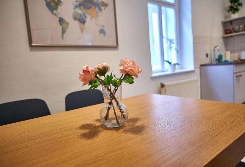 Renovated & Cozy Close To Museumsquartier