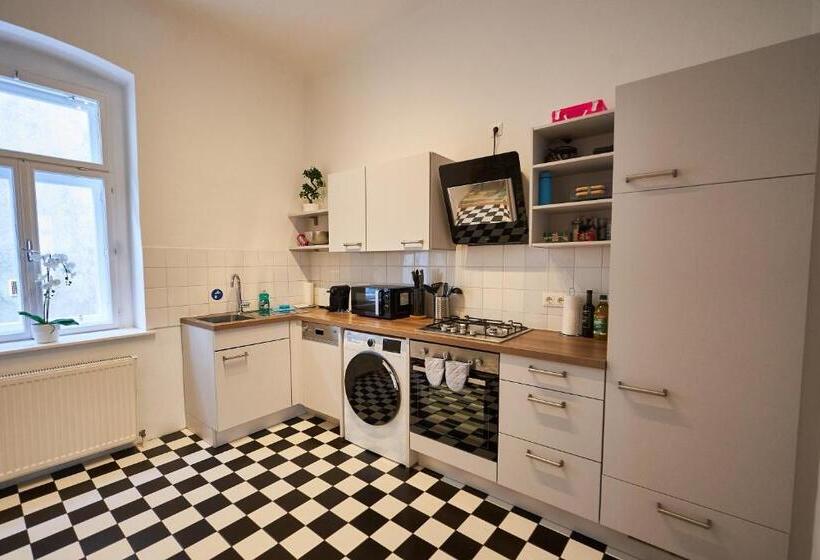 Renovated & Cozy Close To Museumsquartier