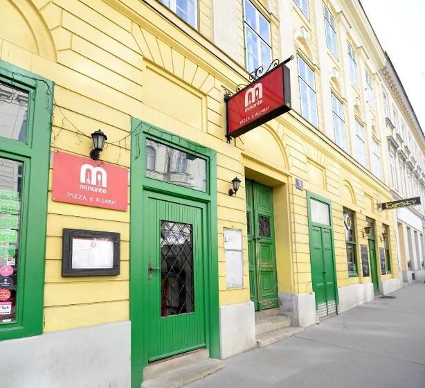 Renovated & Cozy Close To Museumsquartier