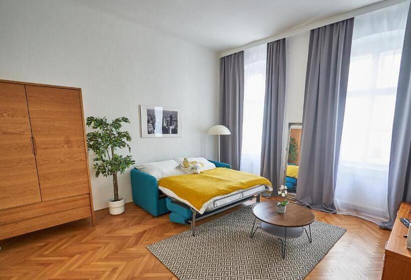 Renovated & Cozy Close To Museumsquartier