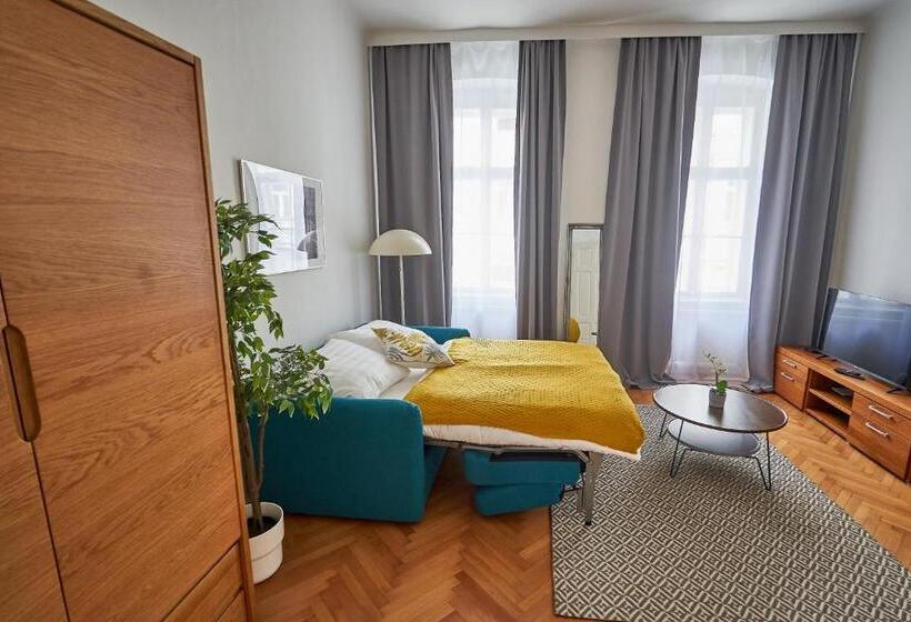 Renovated & Cozy Close To Museumsquartier