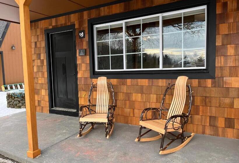 旅馆 The Lodge By Sunapee Stays