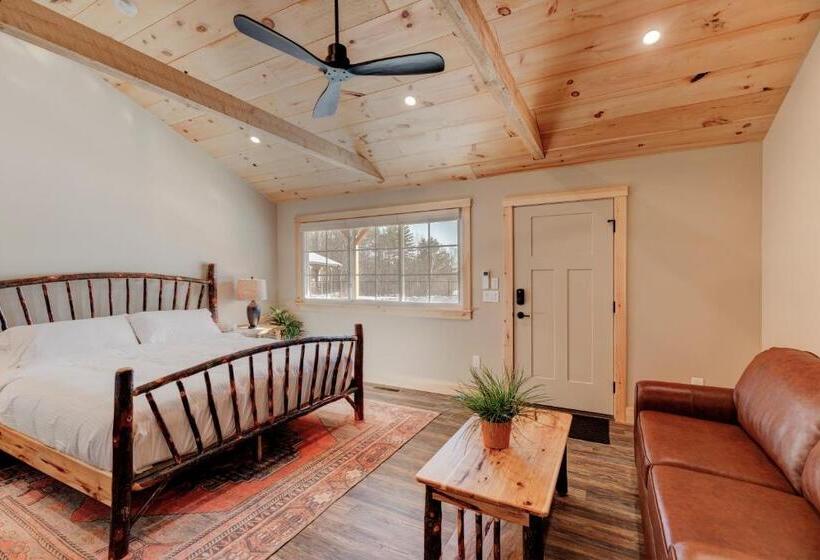 旅馆 The Lodge By Sunapee Stays