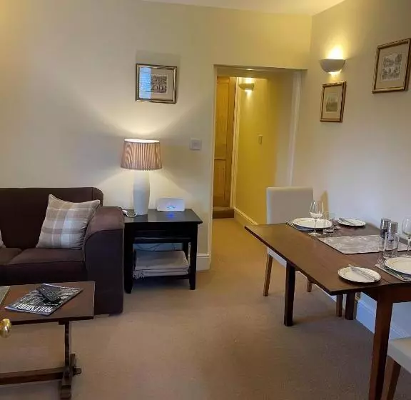 Ground Floor Garden Cottage, Near Stonehenge