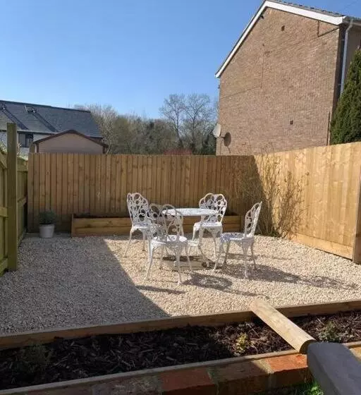 Ground Floor Garden Cottage, Near Stonehenge