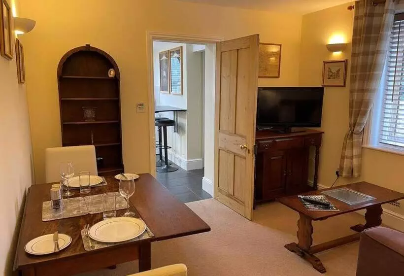 Ground Floor Garden Cottage, Near Stonehenge