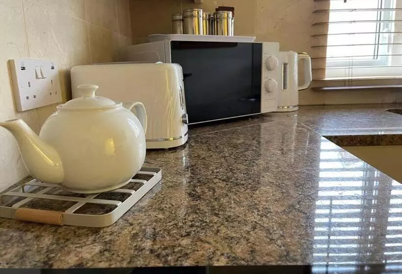 Ground Floor Garden Cottage, Near Stonehenge