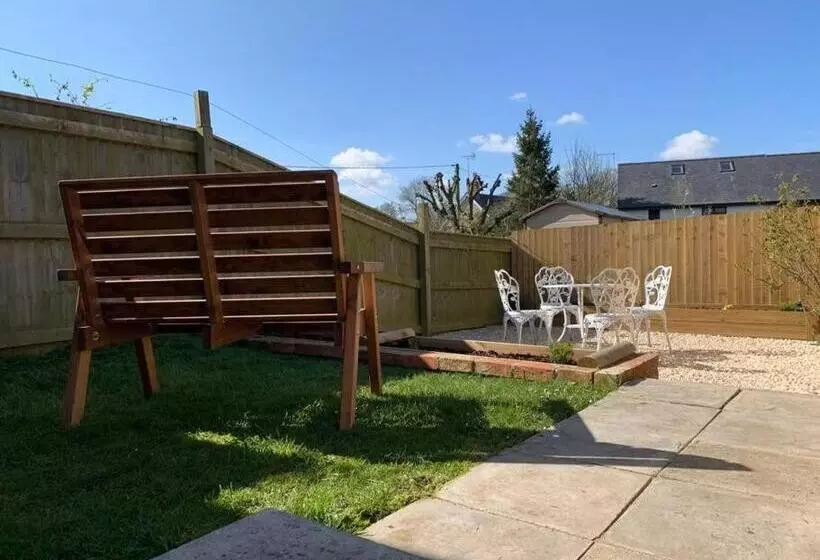 Ground Floor Garden Cottage, Near Stonehenge