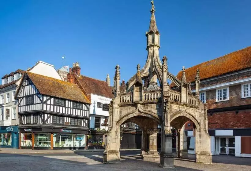 Ground Floor Garden Cottage, Near Stonehenge