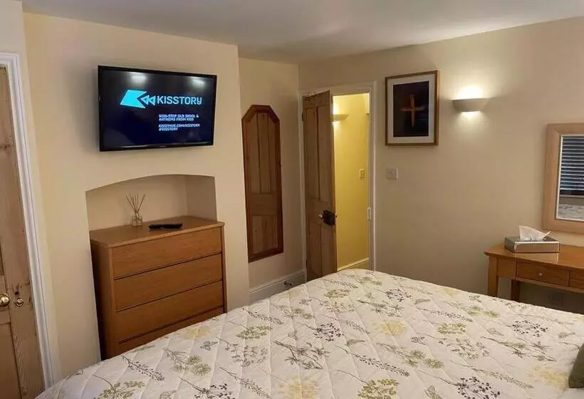 Ground Floor Garden Cottage, Near Stonehenge