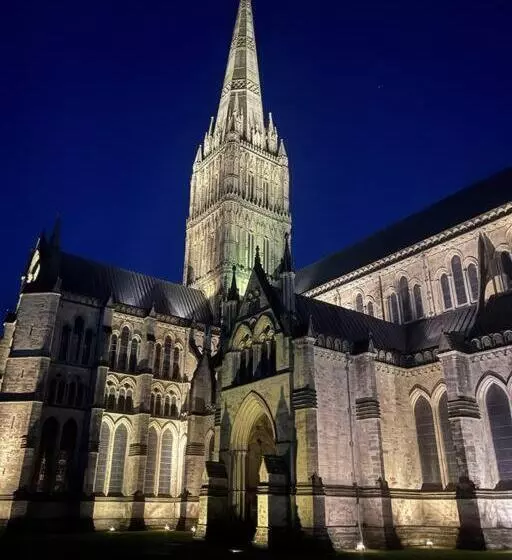 Ground Floor Garden Cottage, Near Stonehenge
