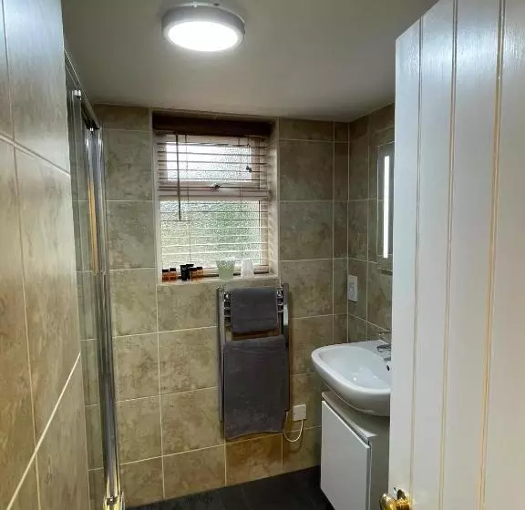 Ground Floor Garden Cottage, Near Stonehenge