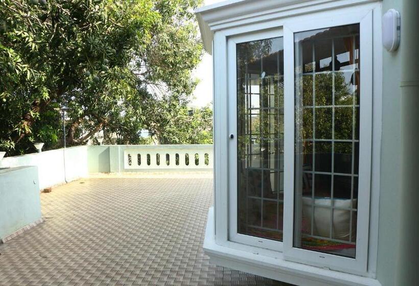 Penthouse 2bhk With Bathtub And Terrace