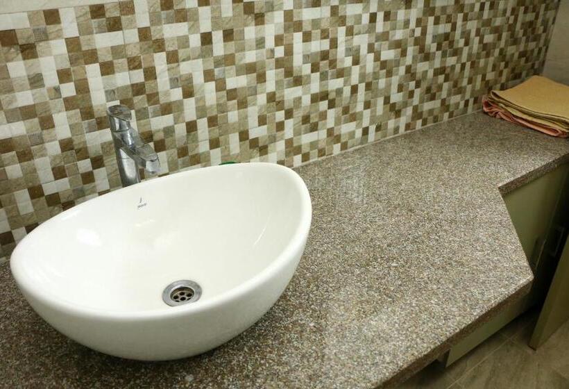 Penthouse 2bhk With Bathtub And Terrace