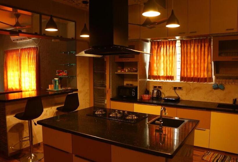 Penthouse 2bhk With Bathtub And Terrace