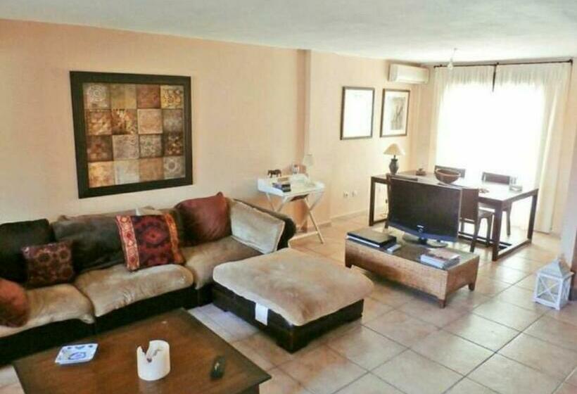 Acogedora Casa Adosada Luminosa De 3 Plantas