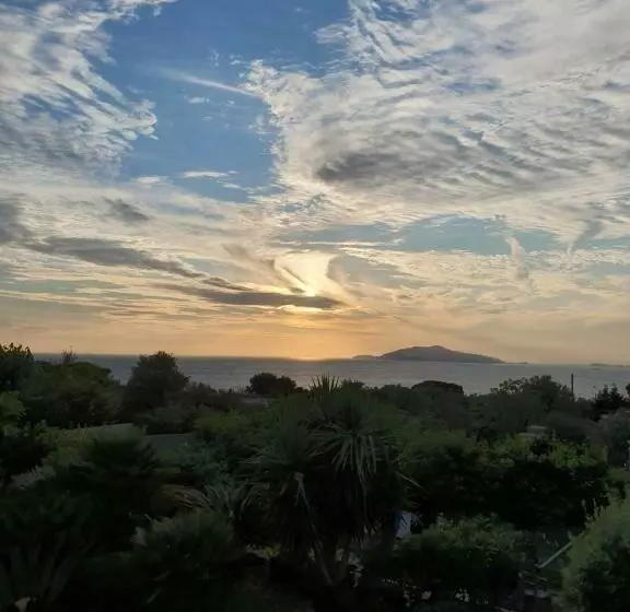 تختخواب و صبحانه Oasi Di Villa Damecuta
