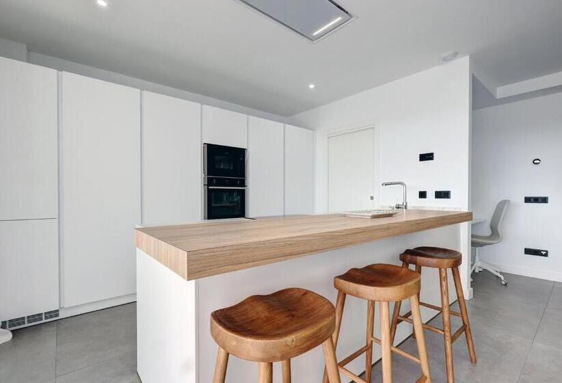 Brand New, Elegant Three Bed Apartment