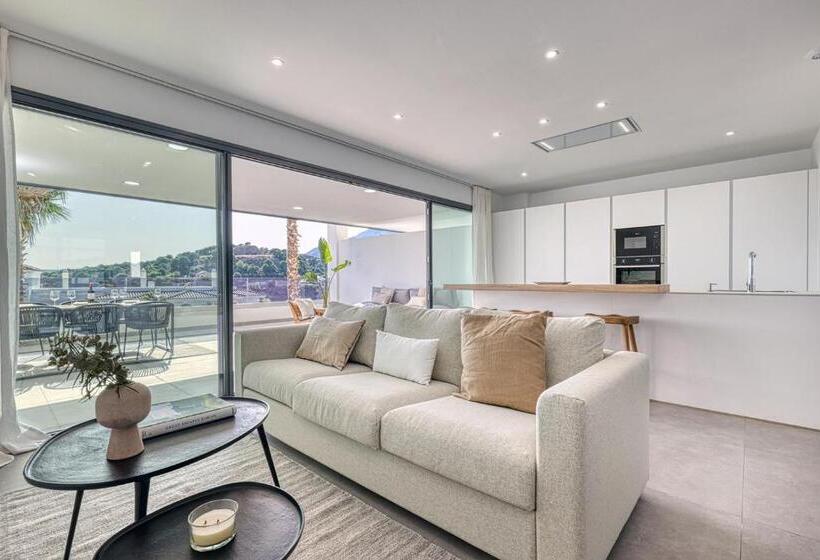 Brand New, Elegant Three Bed Apartment