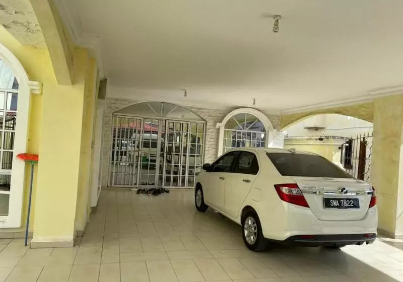 Hotelli Oyo 90425 Embun Homestay 1