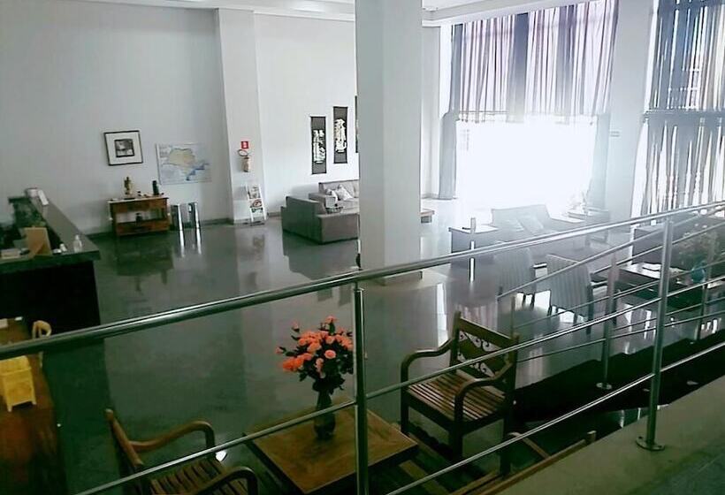 Отель Saint James Palace