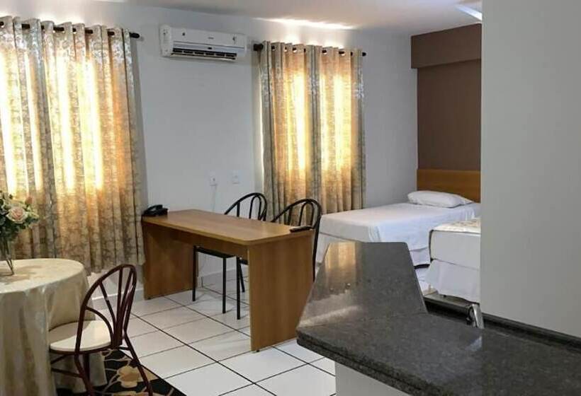 Отель Saint James Palace