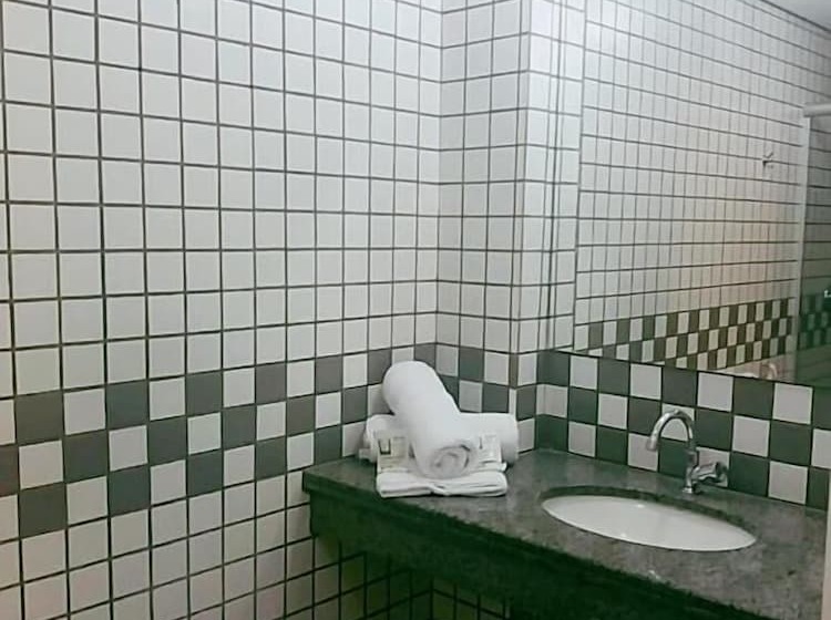 Отель Saint James Palace